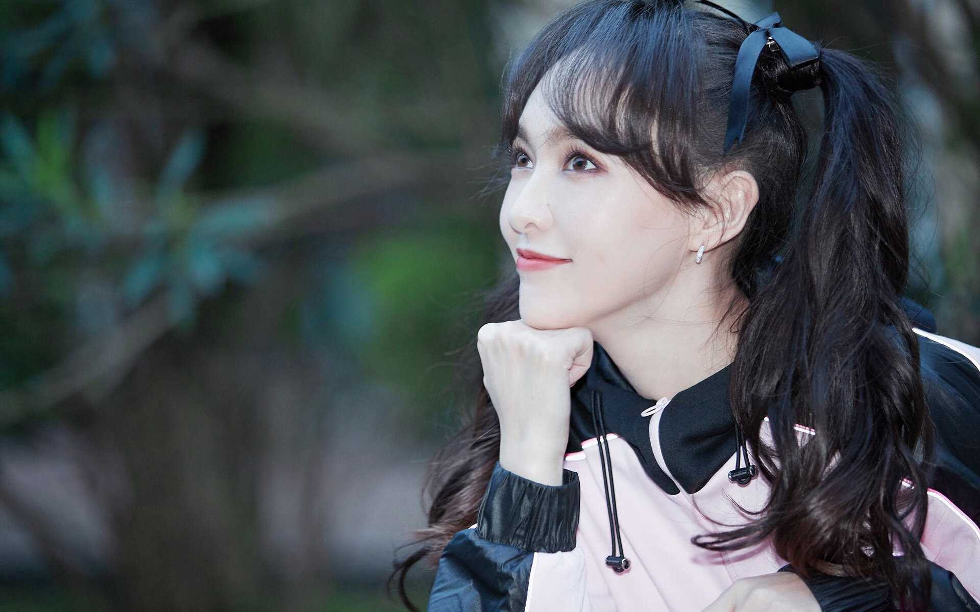 最刺激瞬间：比赛中的绝妙配合令观众惊叹，比赛刺激的成语